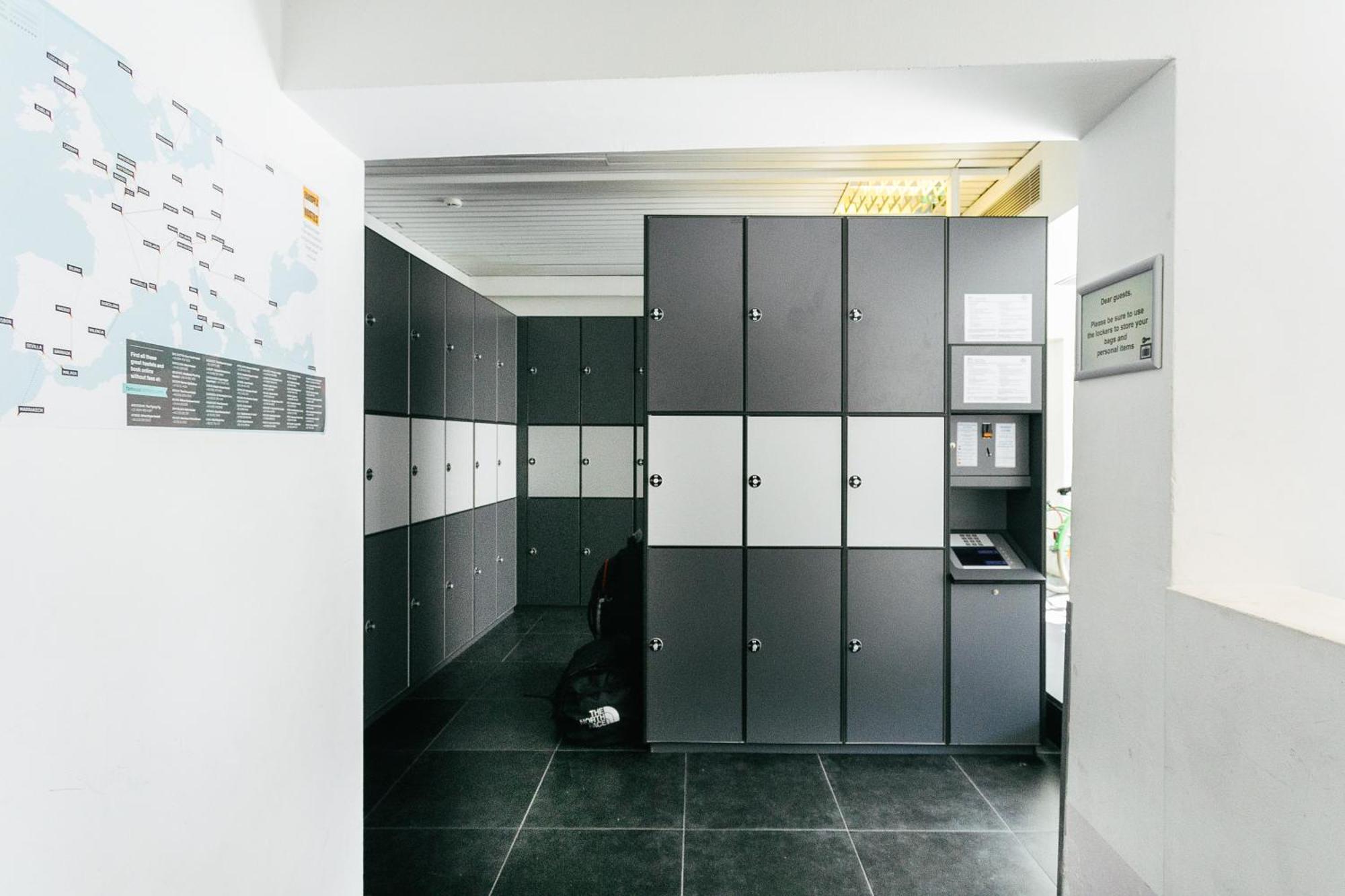 St Christopher'S Inn Hostel At The Bauhaus Brugge Ngoại thất bức ảnh